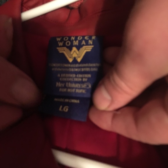 LAST 48 HOURS! Limited edition Wonder Woman jacket - Picture 3 of 3